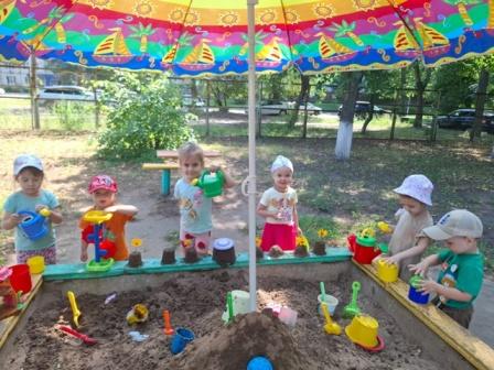 Игры с песком и водой у малышей